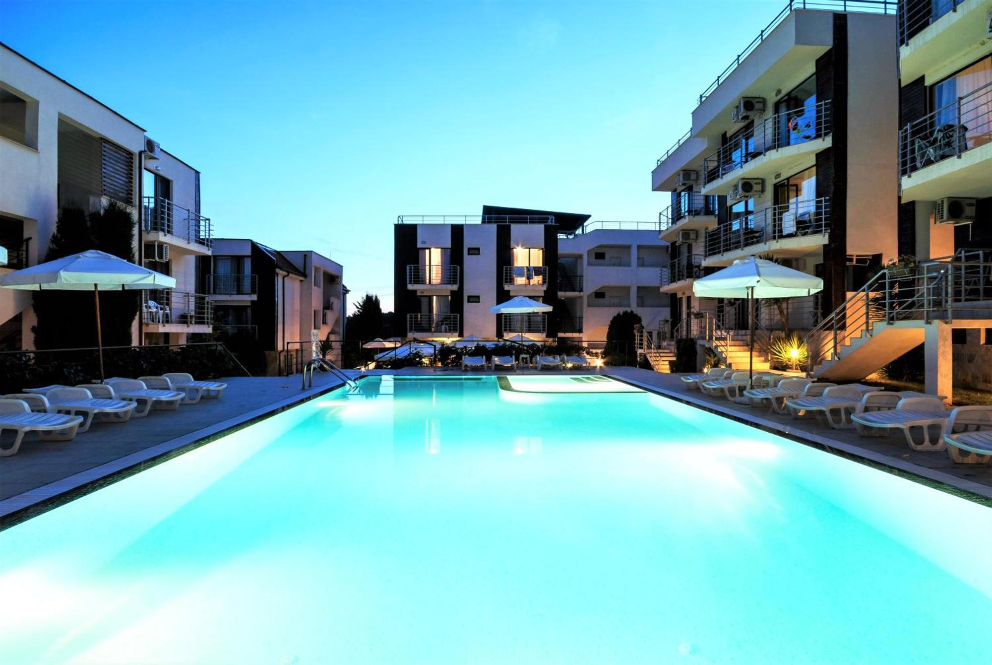 New Line Village Apartments Napospart Kültér fotó