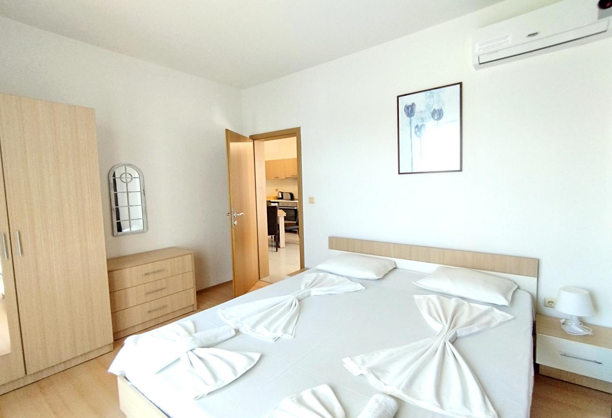 New Line Village Apartments Napospart Kültér fotó