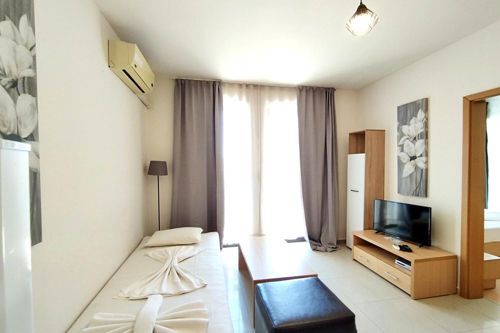 New Line Village Apartments Napospart Kültér fotó