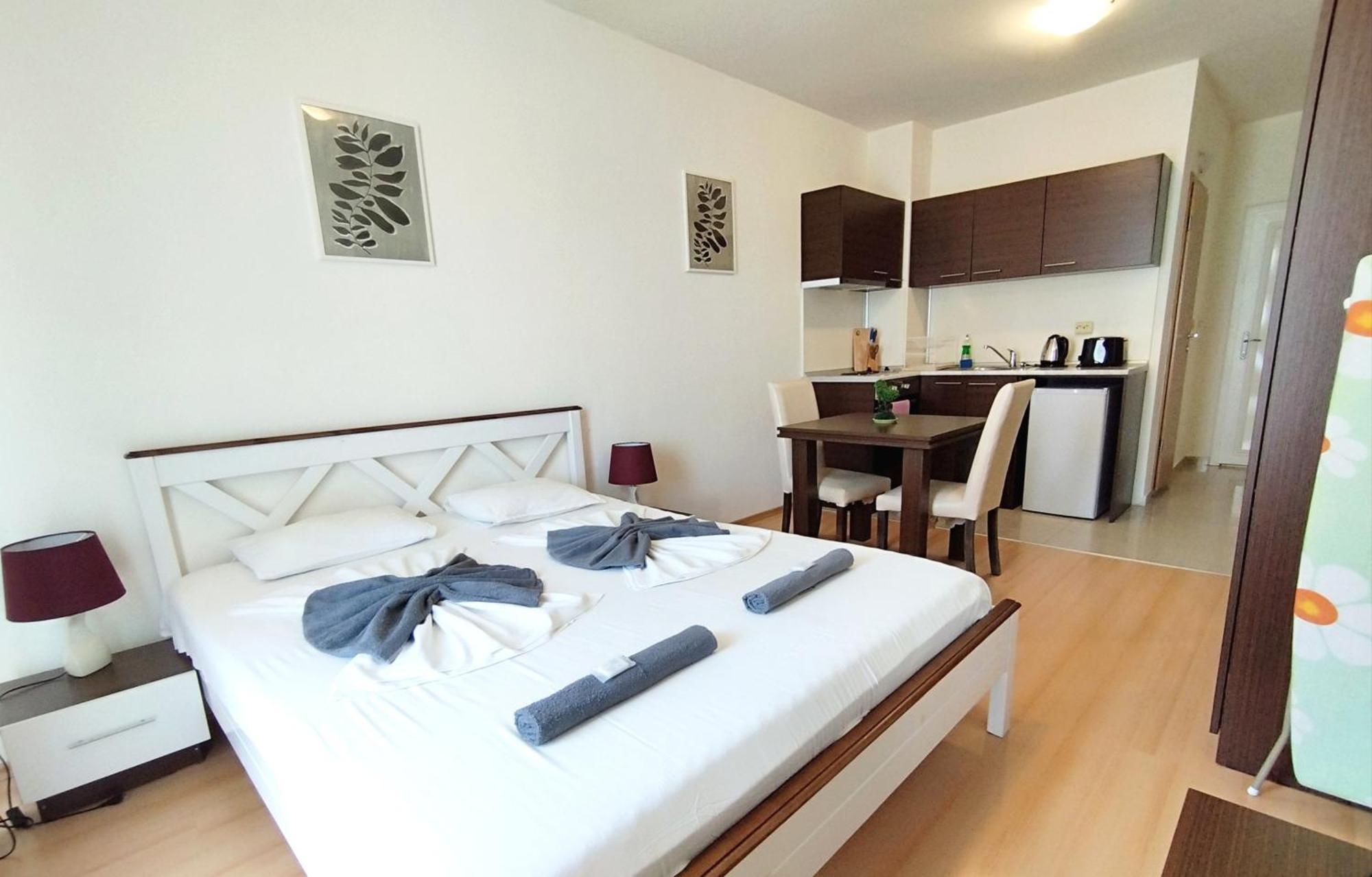 New Line Village Apartments Napospart Kültér fotó